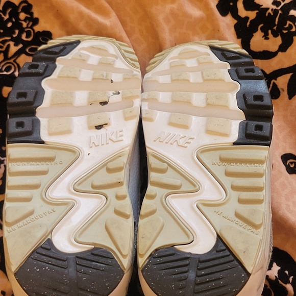 Air Max's - Picture 2 of 4